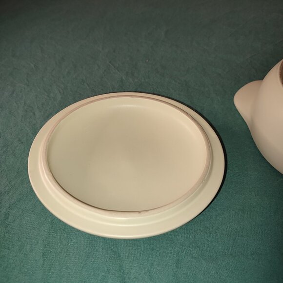 Delicious Ceramic Pot with Lid farmhouse cottage core granny chic Grandma core - Picture 8 of 8